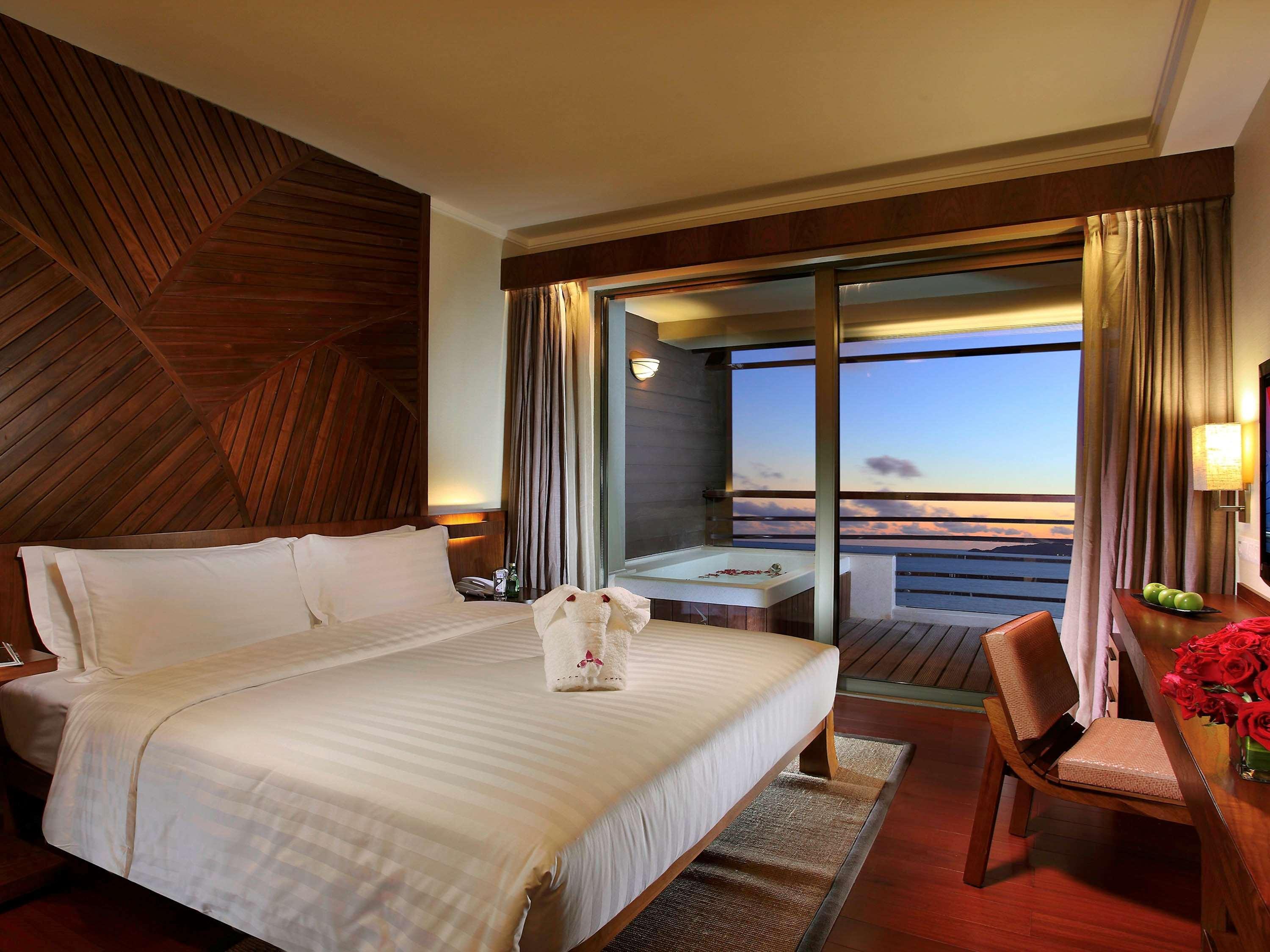 Pullman Oceanview Sanya Bay Resort & Spa Eksteriør billede